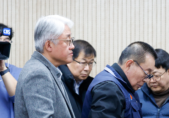 '勞를 향한 스킨십'