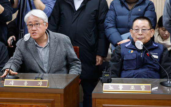 발언하는 김정환 이사장