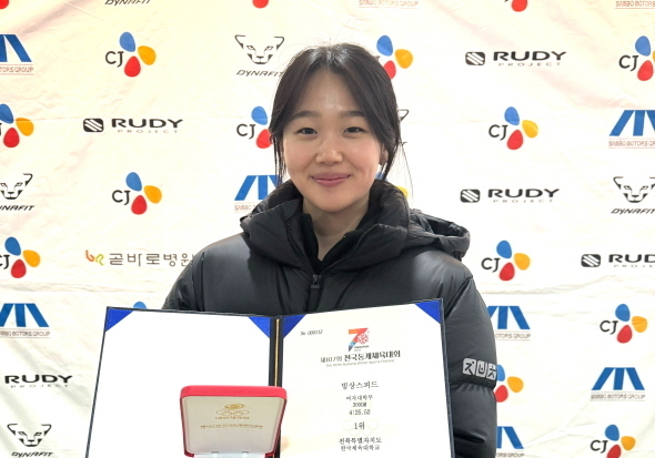 '대학 빙상 최강' 정유나, 동계체전서 전북에 첫 금메달 안겨
