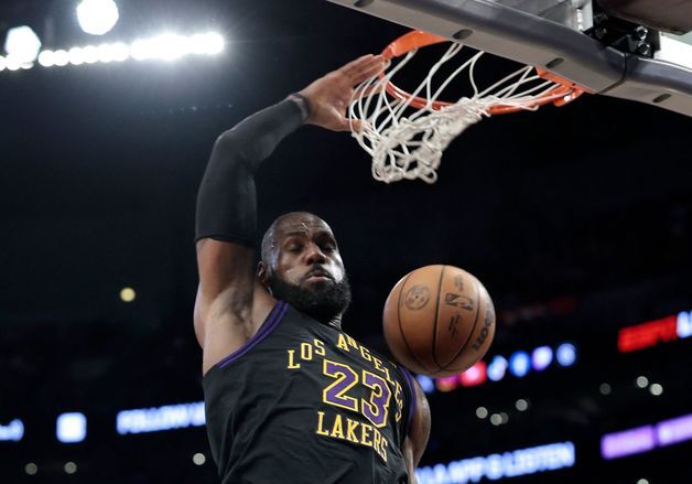 '킹' 르브론, 31득점 폭발 3연패 끊어…트리플더블 불발 아쉬워