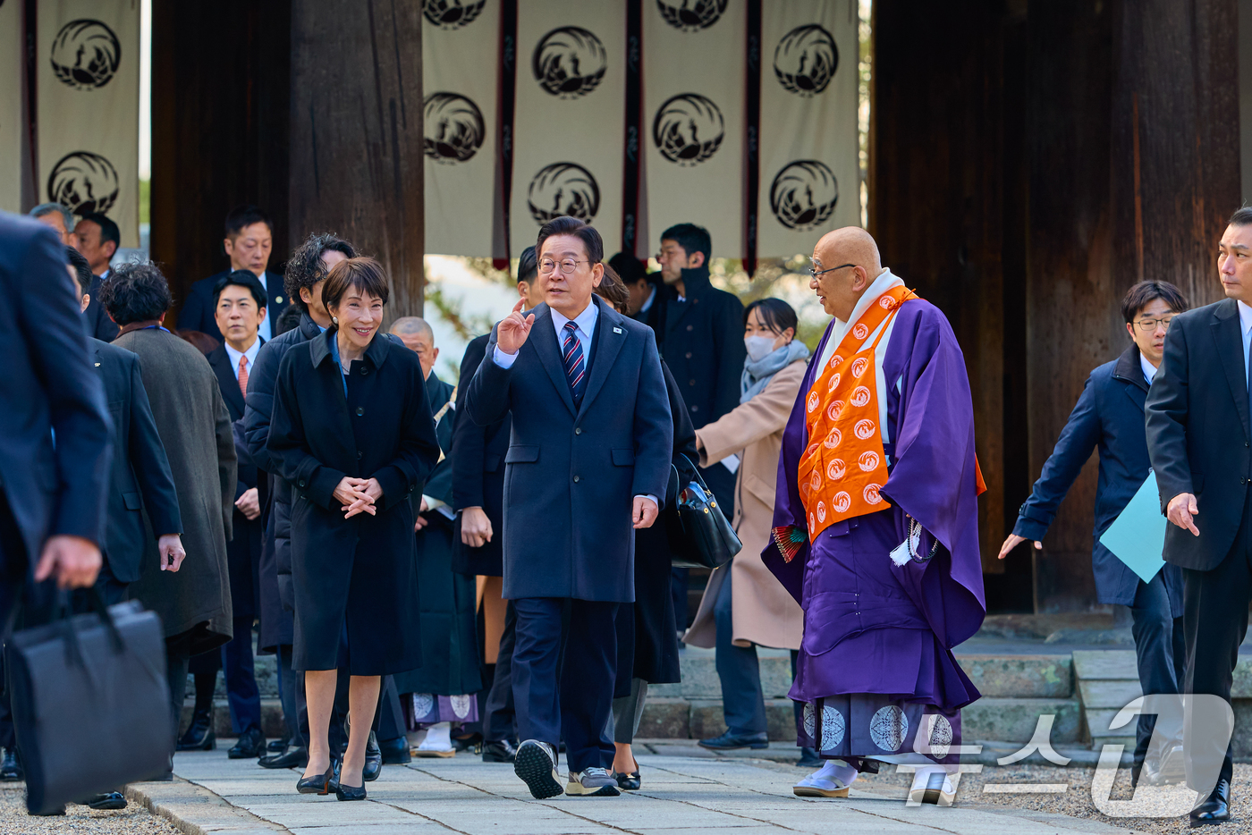 (나라(일본)=뉴스1) 이재명 기자 = 이재명 대통령과 다카이치 사나에 일본 총리가 14일 일본 이재명 대통령과 다카이치 사나에 일본 총리가 14일 일본 나라현의 대표 문화유적지인 …