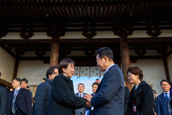 인사하는 한일 정상