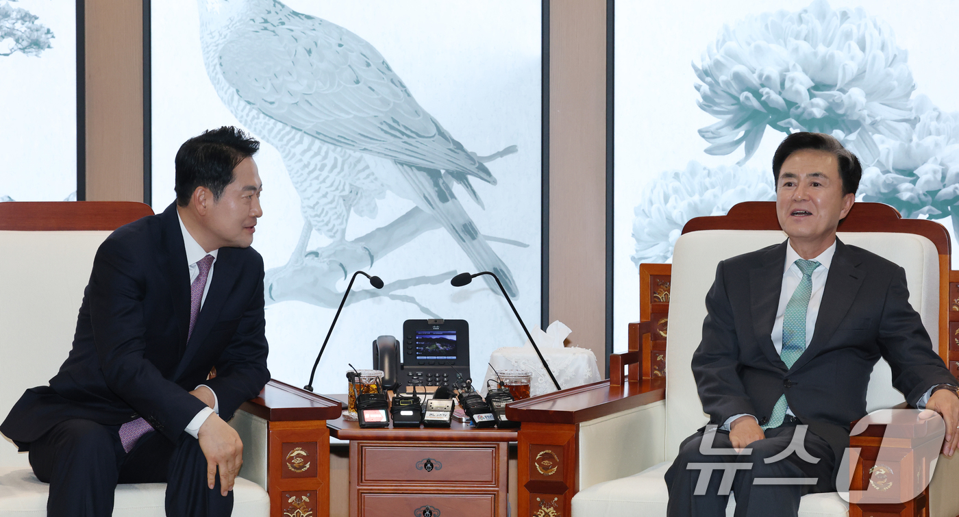 (홍성=뉴스1) 김기태 기자 = 장동혁 국민의힘 대표가 14일 오후 충남도청에서 김태흠 충남지사와 대전충남 행정통합 관련 정책협의에서 발언하고 있다. 2026.1.14/뉴스1