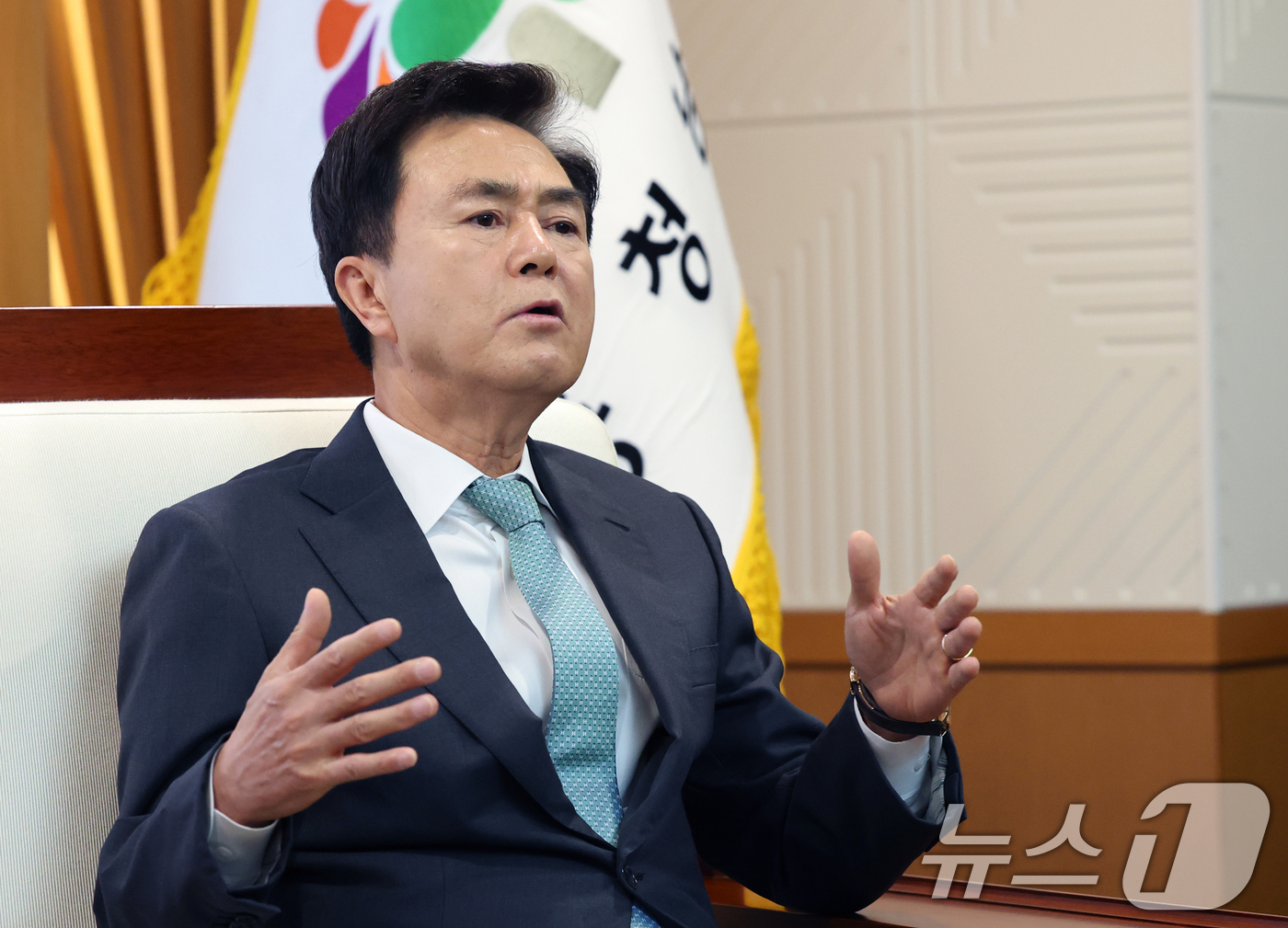 (홍성=뉴스1) 김기태 기자 = 김태흠 충남지사가 14일 오후 충남도청에서 장동혁 국민의힘 대표와 대전충남 행정통합 관련 정책협의에서 발언하고 있다. 2026.1.14/뉴스1