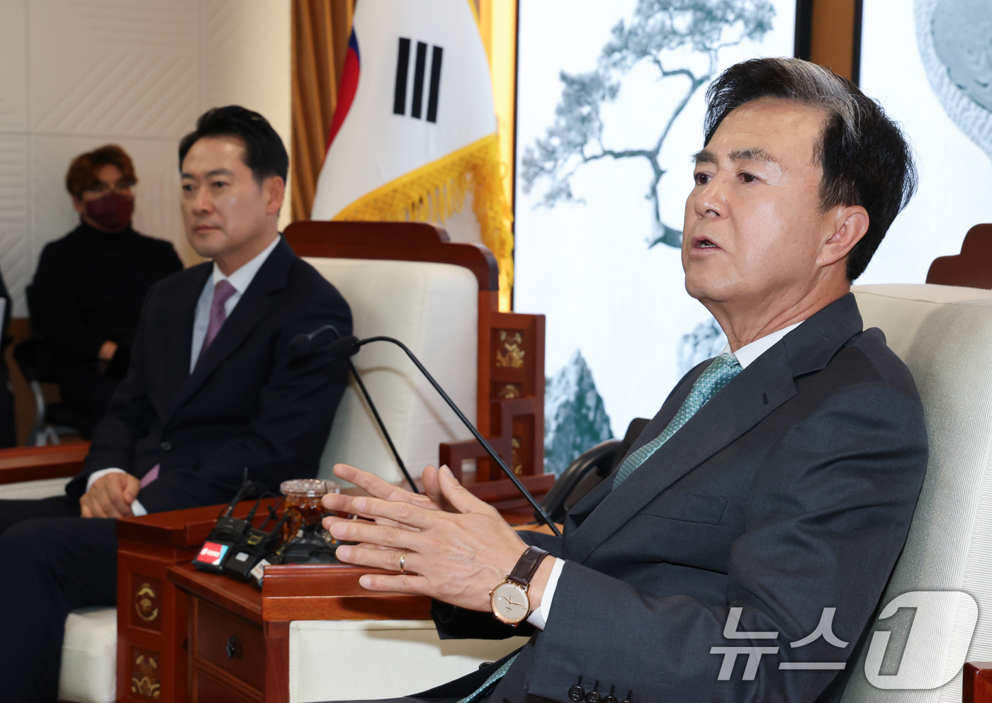 (홍성=뉴스1) 김기태 기자 = 김태흠 충남지사가 14일 오후 충남도청에서 장동혁 국민의힘 대표와 대전충남 행정통합 관련 정책협의에서 발언하고 있다. 2026.1.14/뉴스1