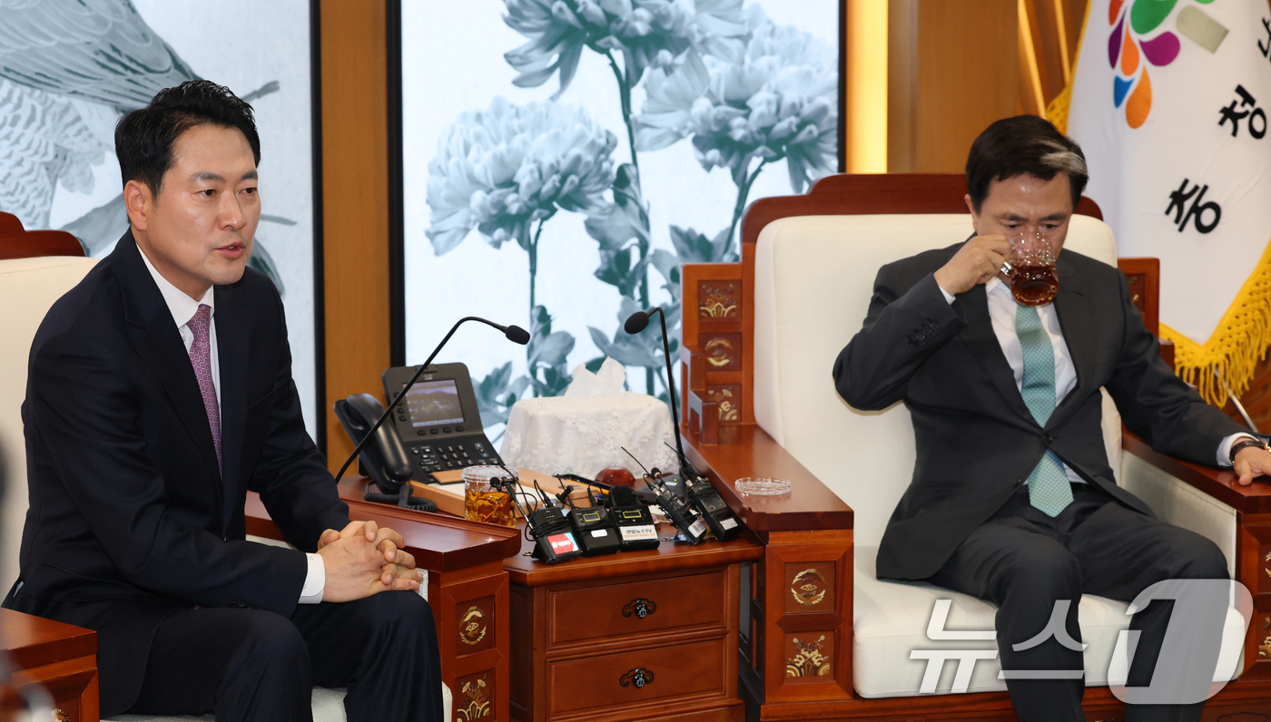 (홍성=뉴스1) 김기태 기자 = 장동혁 국민의힘 대표가 14일 오후 충남도청에서 김태흠 충남지사와 대전충남 행정통합 관련 정책협의에서 발언하고 있다. 2026.1.14/뉴스1