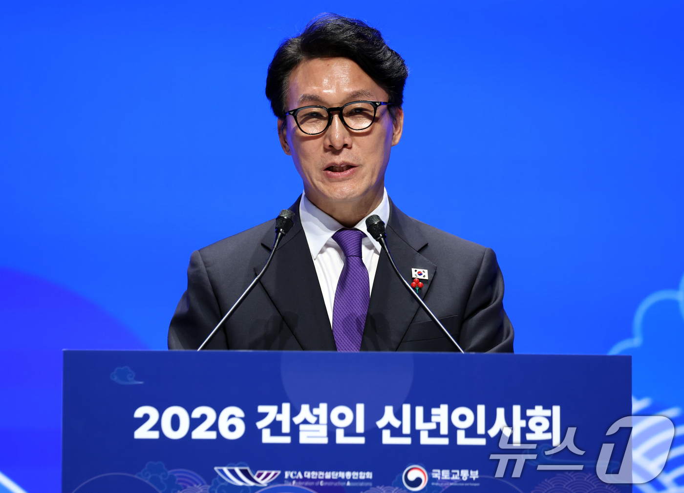 (서울=뉴스1) 김명섭 기자 = 김민석 국무총리가 14일 오후 서울 강남구 건설회관에서 열린 2026 건설인 신년인사회에서 인사말을 하고 있다.  2026.1.14/뉴스1