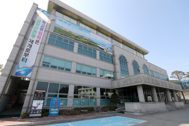 '의원 7명 중 3명' 뇌물수수 재판…지방의회 '존폐론'을 다시 생각한다