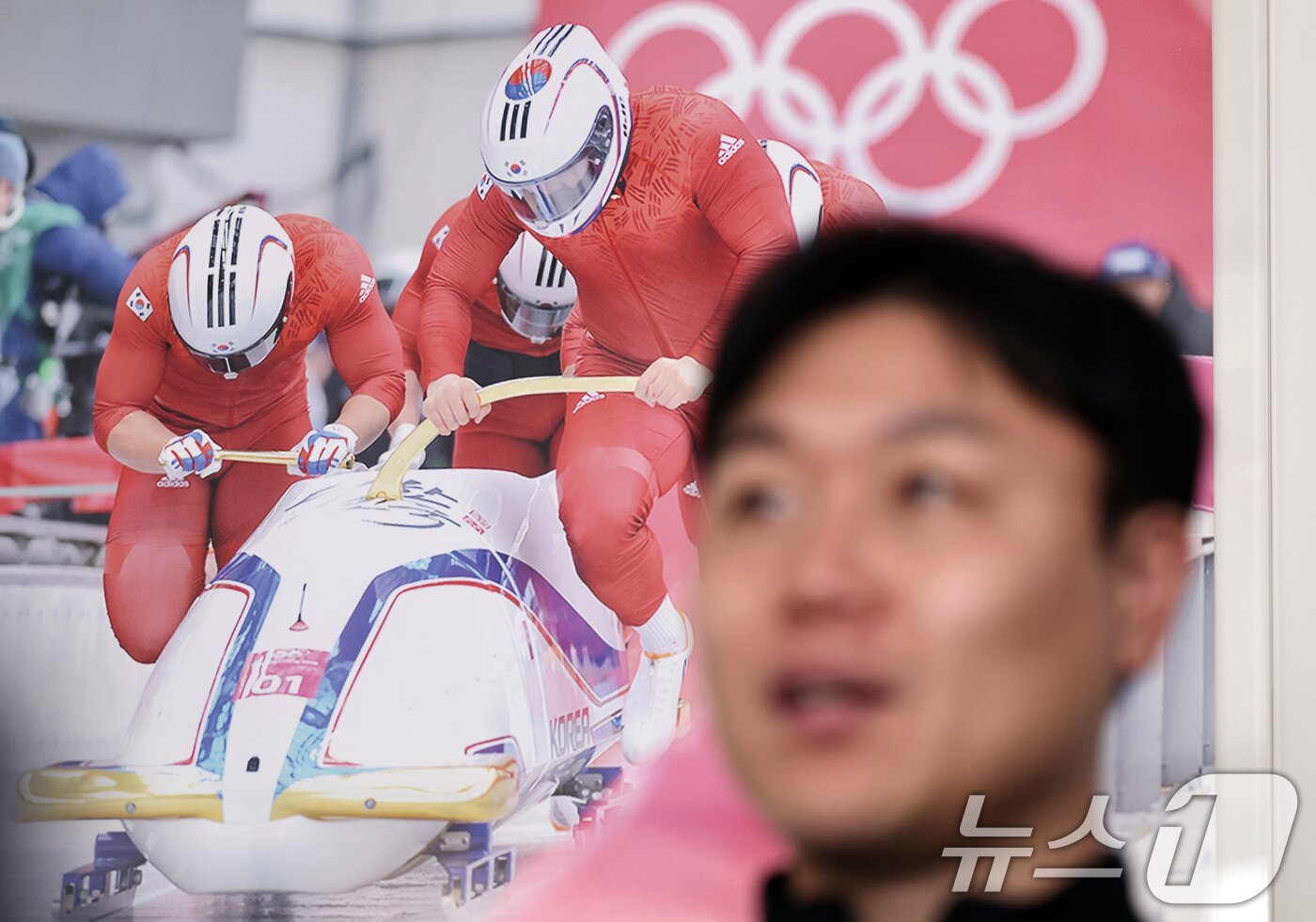 본문 이미지 - 원윤종 IOC 선수위원 후보가 14일 서울 송파구 대한봅슬레이스켈레톤연맹 사무실에서 뉴스1과 인터뷰하고 있다. 2026.1.14/뉴스1 ⓒ News1 구윤성 기자