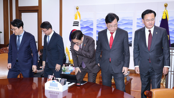 회동 나선 여야 원내대표