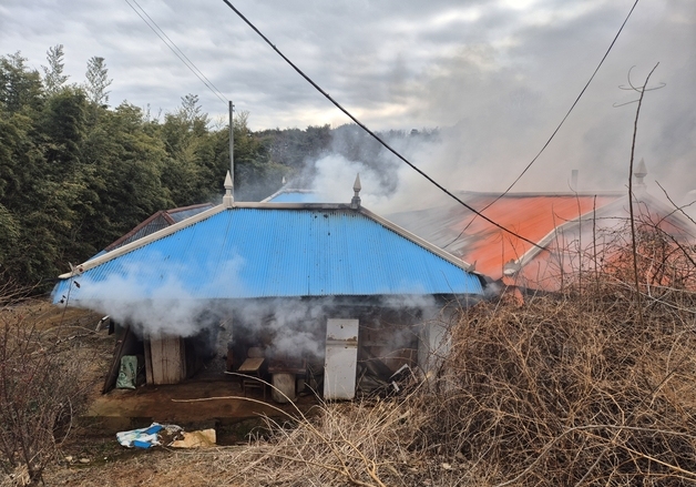 당진 석문면 단독주택 불…60대 거주자 대피