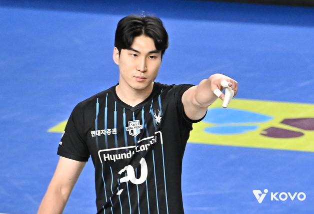 '블로킹 17개' 현대캐피탈, 삼성화재 완파…선두 대한항공과 승점 1차