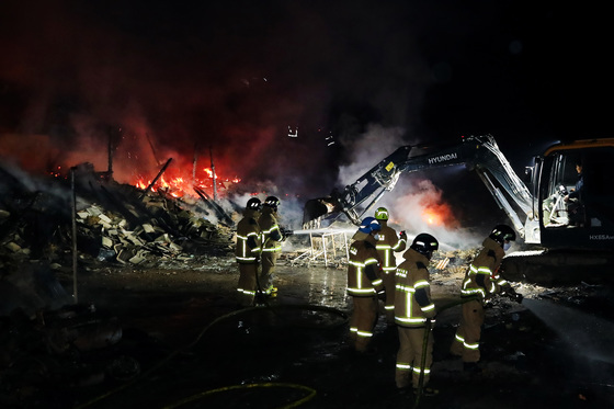 백학산으로 번진 영천 주택 화재, 큰 불길 잡혀