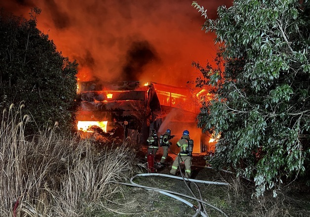 제주 골프장 관리동 차고지에 불…3시간 만에 완진