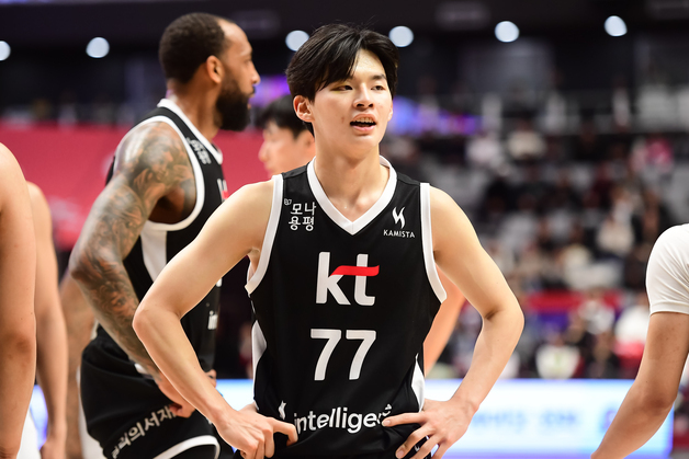 '강동희 아들' KT 강성욱, 데뷔 최다 20점 펄펄…팀은 KCC 완파