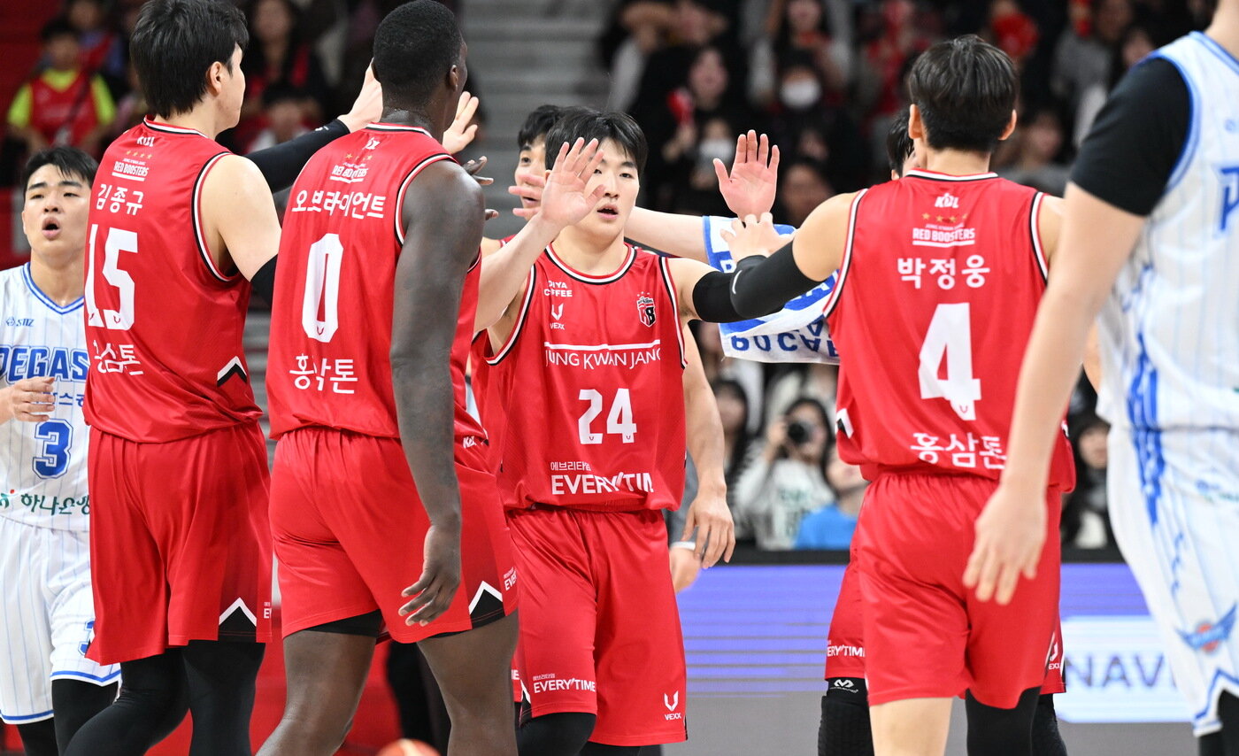 본문 이미지 - 안양 정관장은 14일 안양정관장아레나에서 열린 2025-26 프로농구 대구 한국가스공사전에서 79-67로 승리했다. (KBL 제공)