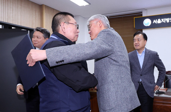 서울 시내버스 파업 극적 합의…15일 운행 재개