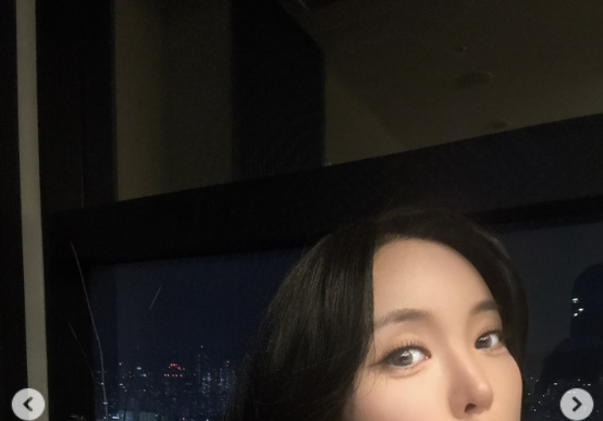 홍진영, 한밤에 입술 쪽…물오른 미모 [N샷]