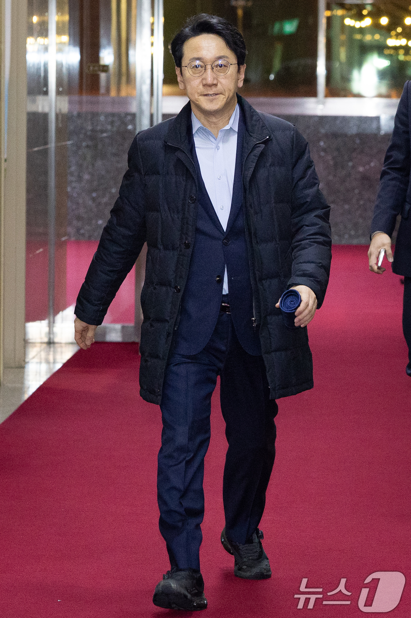 (서울=뉴스1) 유승관 기자 = 천준호 더불어민주당 원내운영수석부대표가 15일 서울 여의도 국회에서 열린 우원식 국회의장 주재 여야 원내대표 회동에 참석하기 위해 의장 집무실로 들 …