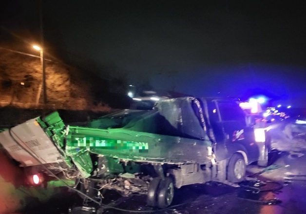 화성 서해안고속도로서 3중 추돌 사고…4명 사상(종합)