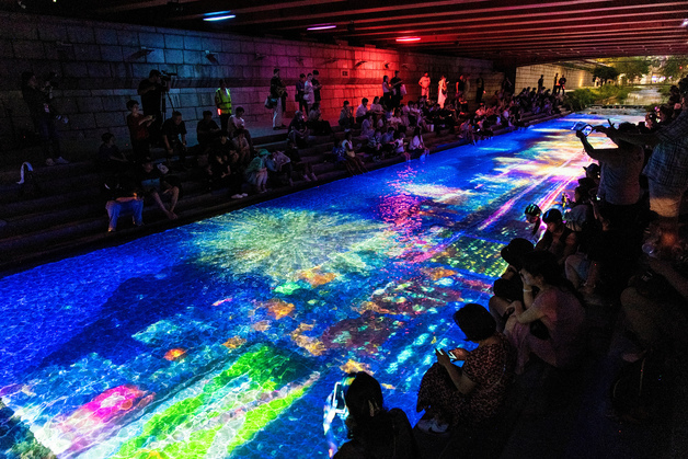 "고래 춤추는 청계천 통했다"…'소울 오션' 181만 명 관람