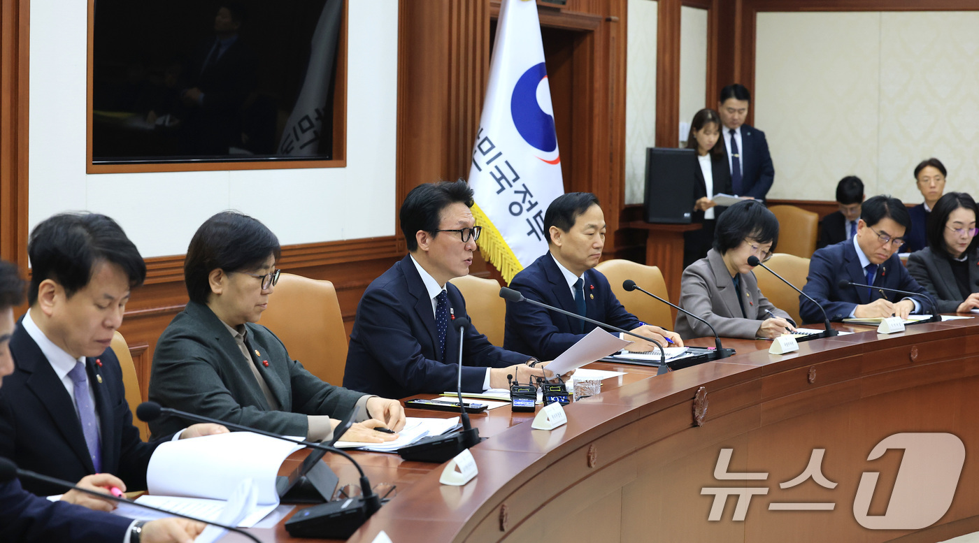 (서울=뉴스1) 임세영 기자 = 김민석 국무총리가 15일 서울 종로구 정부서울청사에서 열린 국가정책조정회의에서 모두발언을 하고 있다. 2026.1.15/뉴스1