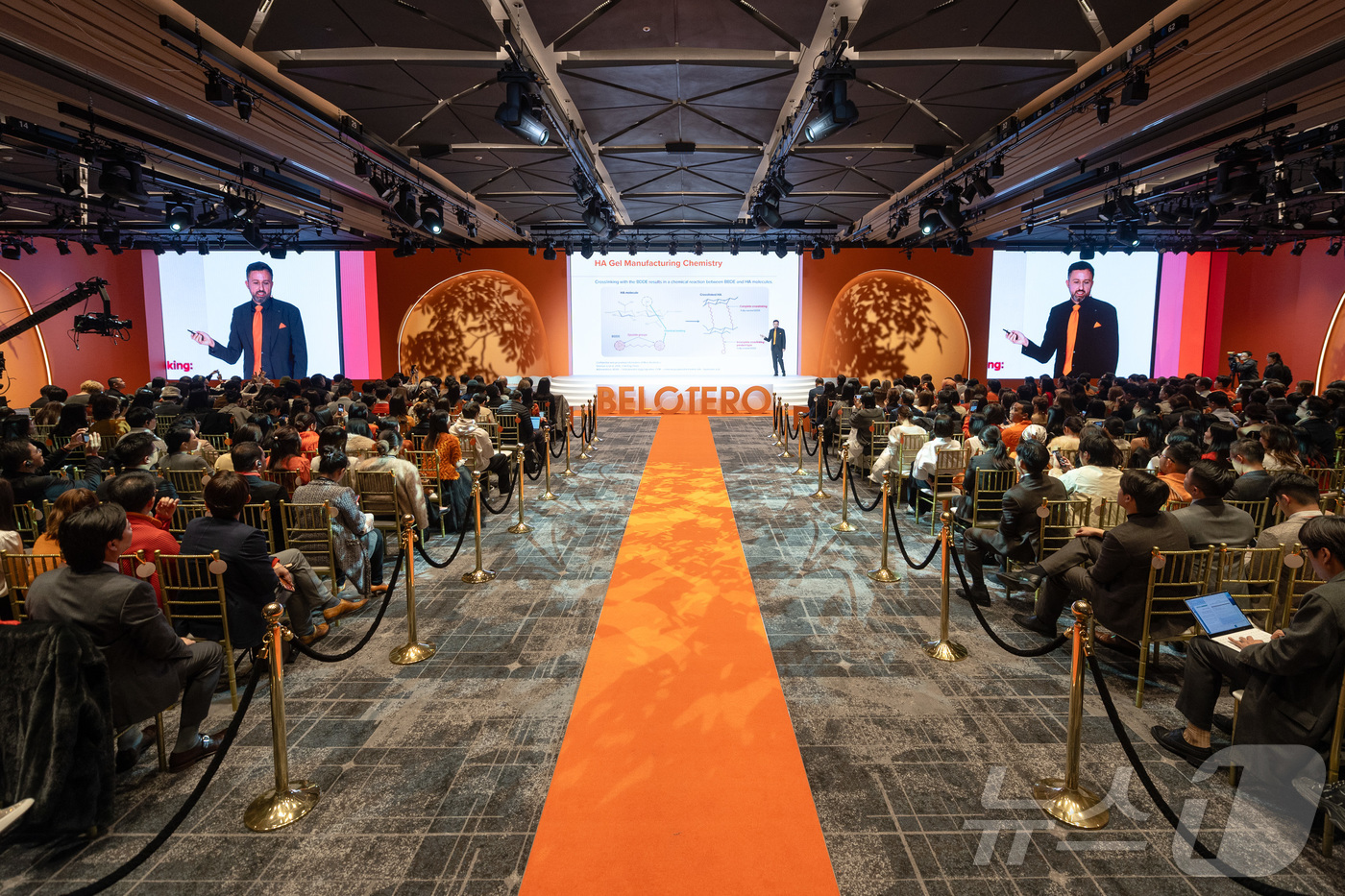 (서울=뉴스1) = 지난 14일 서울 강남구 삼성동에서 열린 벨로테로® 아시아퍼시픽(APAC) 행사에서 라도반 부키체비치 멀츠 에스테틱스 R&D 필러 제형 부문 총괄이 벨로테로®의 …