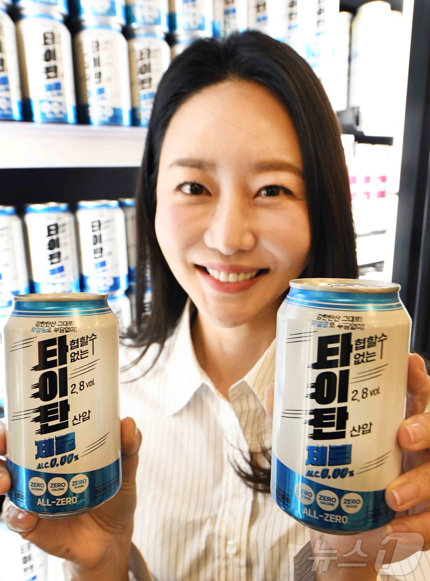 (서울=뉴스1) = 홈플러스가 단독 주류 라인업의 연이은 흥행 성과를 바탕으로 무알콜 맥주 신제품 ‘타이탄 제로’를 오는 15일 단독 출시하며 주류 시장 공략에 나선다고 밝혔다. …