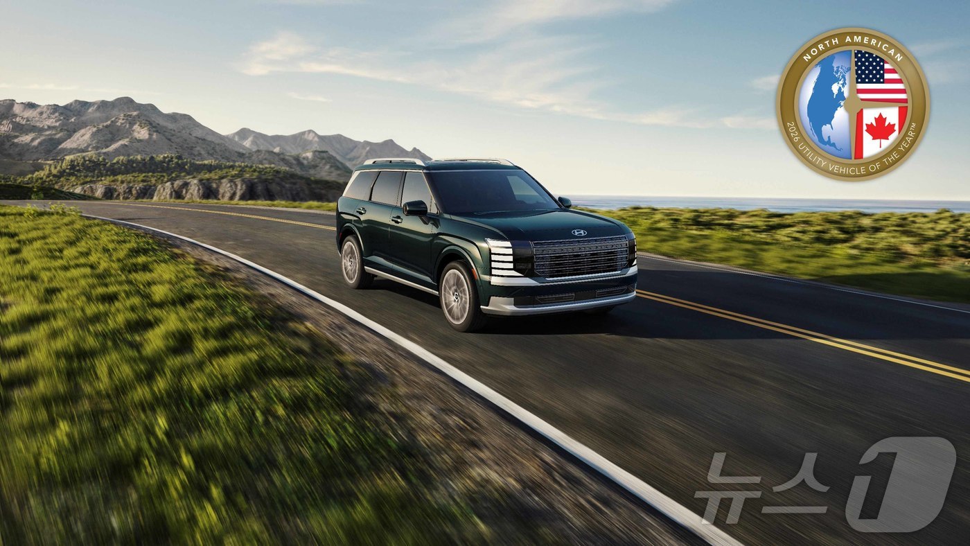 (서울=뉴스1) = 현대차는 14일(현지시각) 미국 디트로이트 헌팅턴 플레이스에서 열린 ‘2026 북미 올해의 차’ 시상식에서 팰리세이드가 유틸리티 부문 ‘북미 올해의 차’로 최종 …