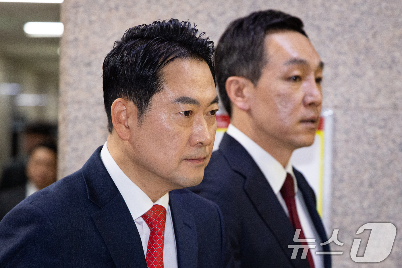 (서울=뉴스1) 유승관 기자 = 장동혁 국민의힘 대표가 15일 서울 여의도 국회에서 열린 최고위원회의에 참석하고 있다. 2026.1.15/뉴스1