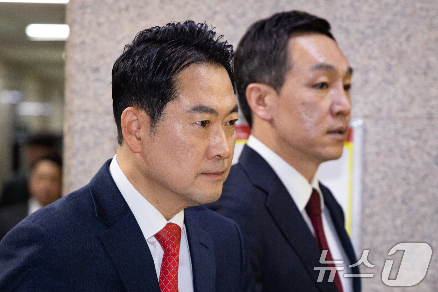 본문 이미지 - 장동혁 국민의힘 대표가 15일 서울 여의도 국회에서 열린 최고위원회의에 참석하고 있다. 2026.1.15/뉴스1 ⓒ News1 유승관 기자