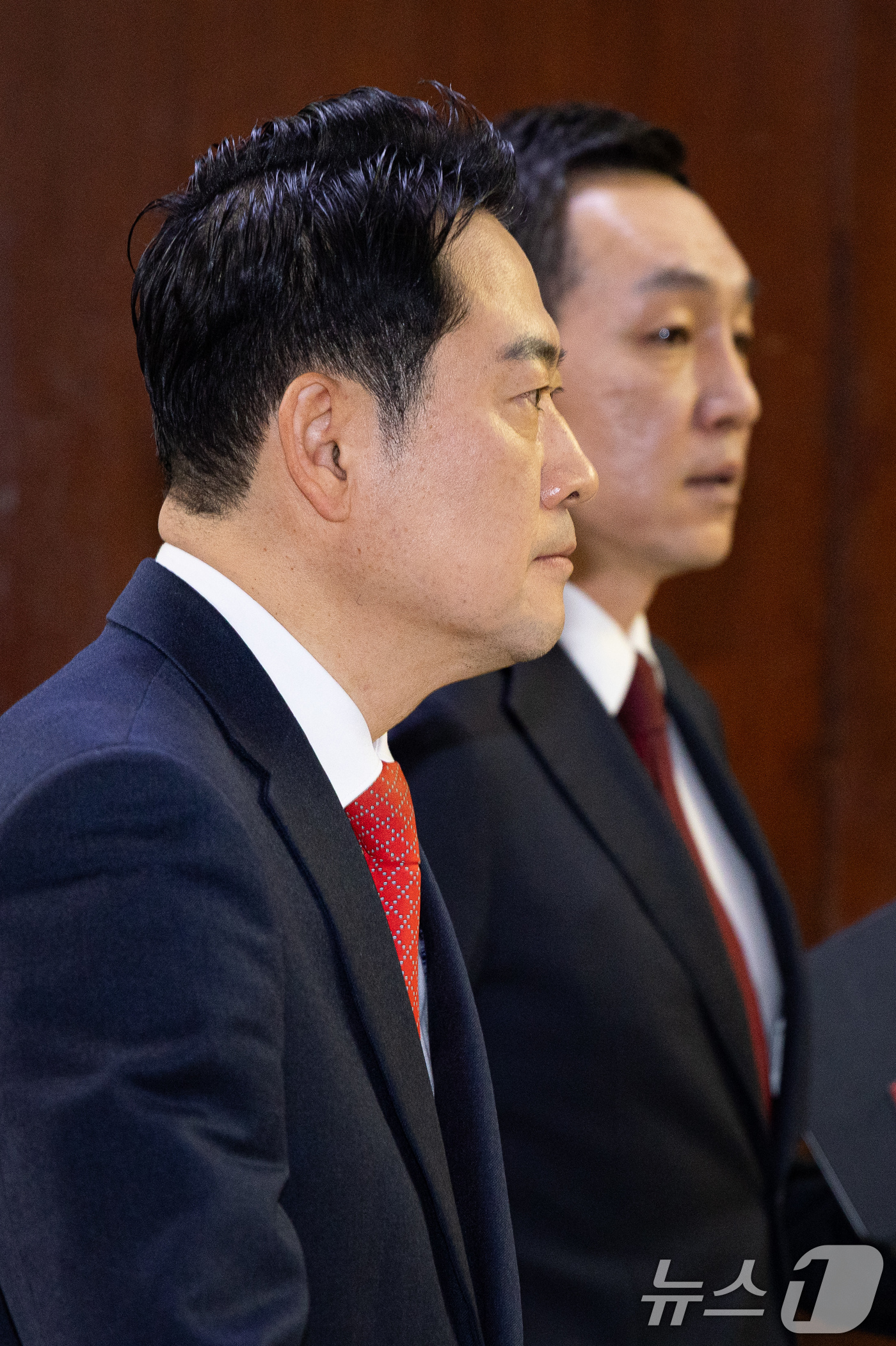 (서울=뉴스1) 유승관 기자 = 장동혁 국민의힘 대표가 15일 서울 여의도 국회에서 열린 최고위원회의에 참석하고 있다. 2026.1.15/뉴스1