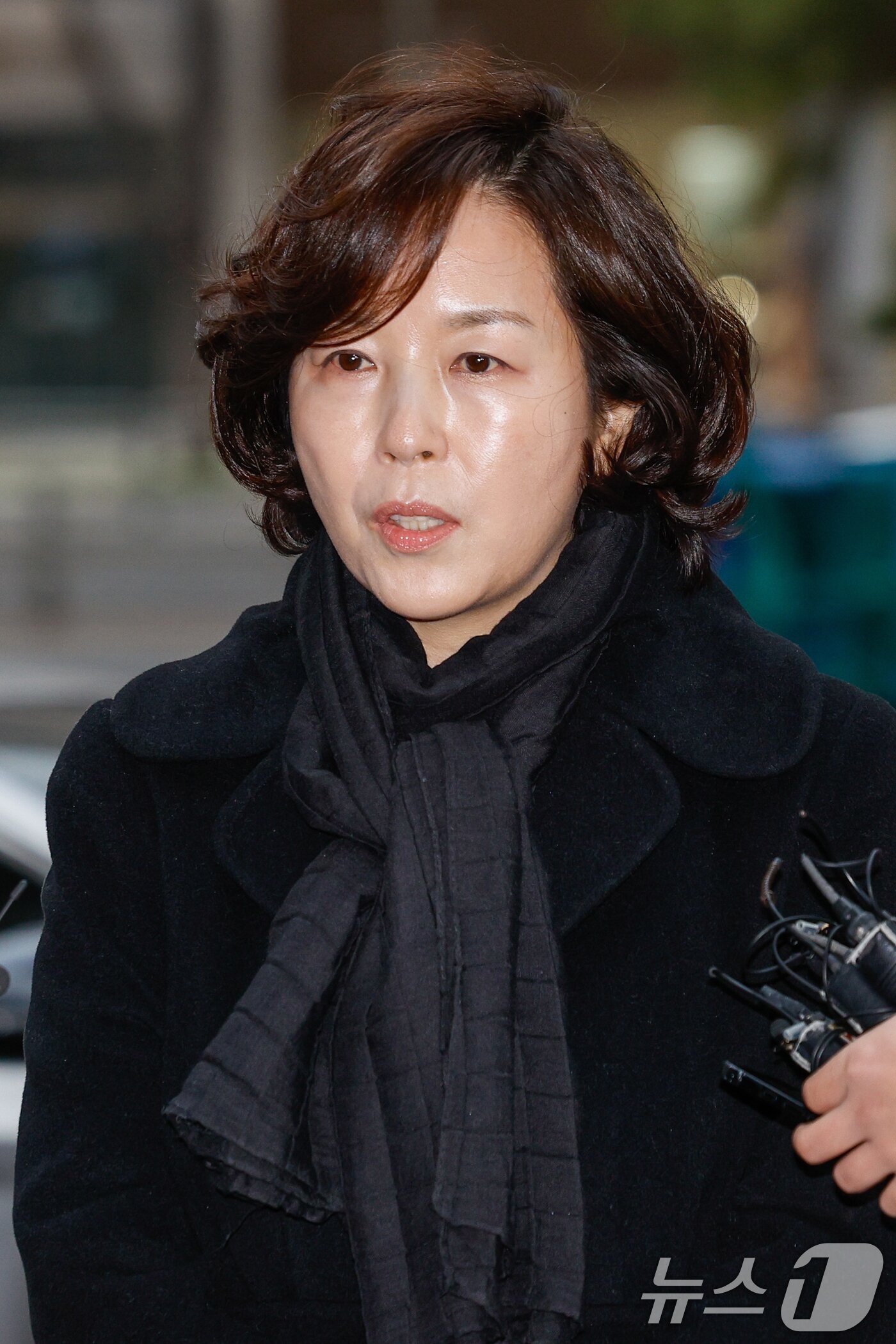 본문 이미지 - '공천 헌금' 의혹을 받는 김경 서울시의원이 15일 오전 마포구 서울경찰청 광역수사단 공공범죄수사대에서 피의자 신분으로 경찰 조사를 받기 전 취재진 질문에 답하고 있다. 2026.1.15/뉴스1 ⓒ News1 안은나 기자