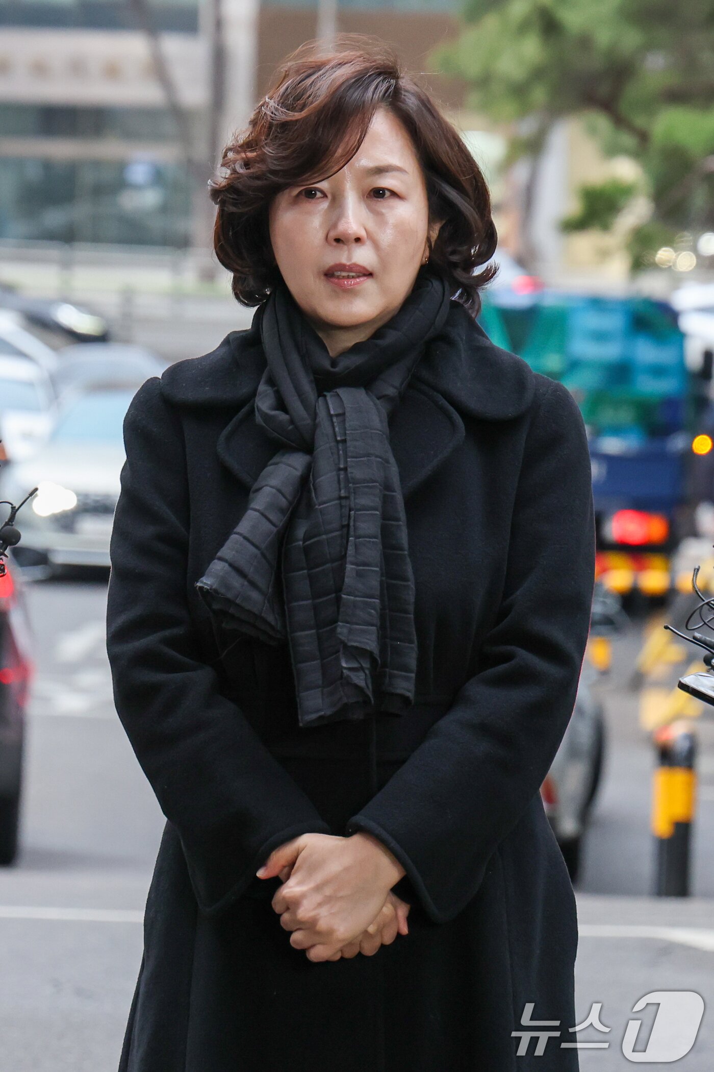 본문 이미지 - '공천 헌금' 의혹을 받는 김경 서울시의원이 15일 오전 마포구 서울경찰청 광역수사단 공공범죄수사대에서 피의자 신분으로 경찰 조사를 받기 전 취재진 질문에 답하고 있다. 2026.1.15/뉴스1 ⓒ News1 안은나 기자