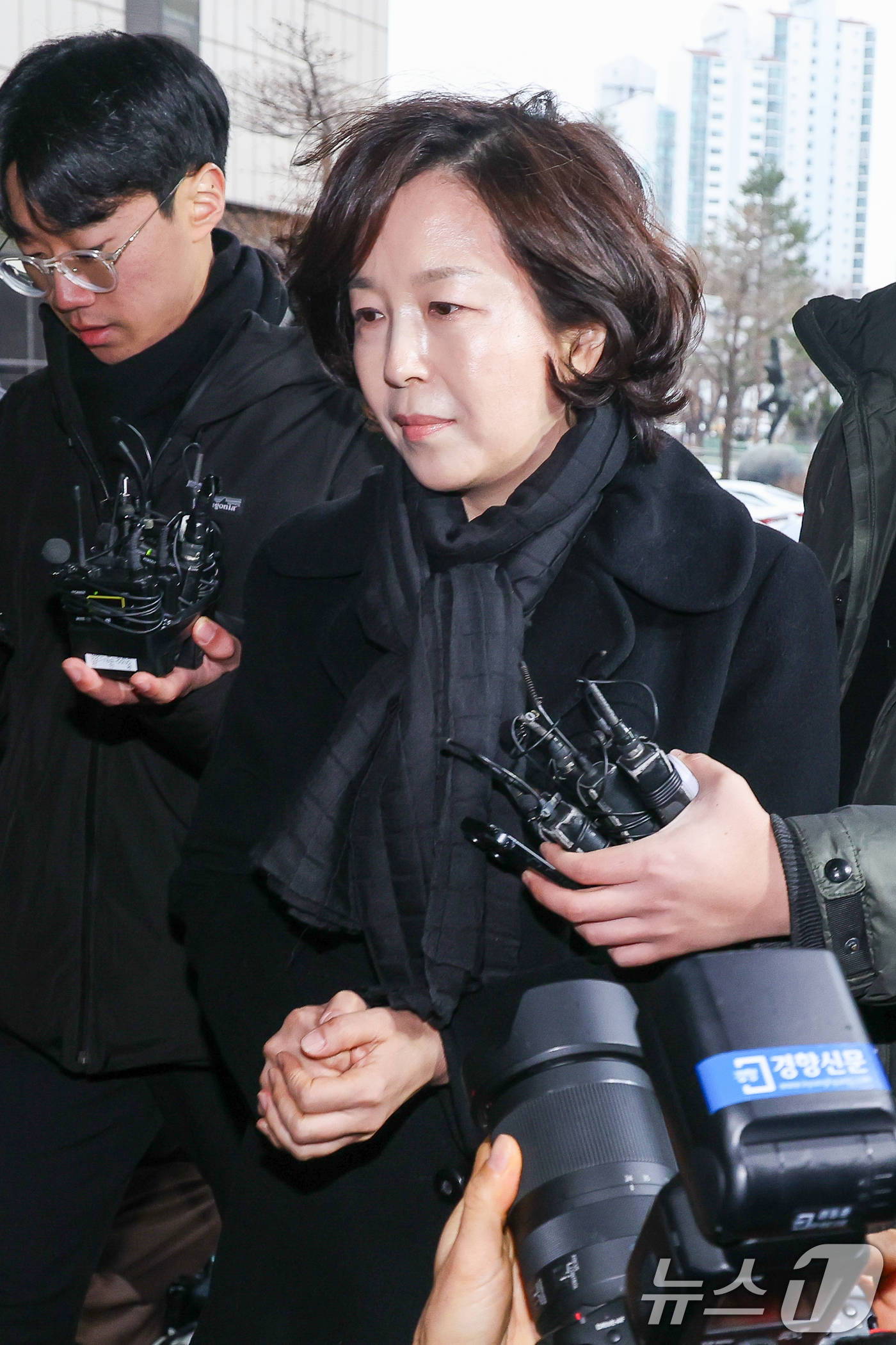 (서울=뉴스1) 안은나 기자 = '공천 헌금' 의혹을 받는 김경 서울시의원이 15일 오전 마포구 서울경찰청 광역수사단 공공범죄수사대에서 피의자 신분으로 경찰 조사를 받기 위해 입장 …