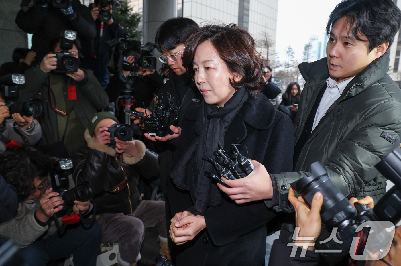 (서울=뉴스1) 안은나 기자 = '공천 헌금' 의혹을 받는 김경 서울시의원이 15일 오전 마포구 서울경찰청 광역수사단 공공범죄수사대에서 피의자 신분으로 경찰 조사를 받기 위해 입장 …