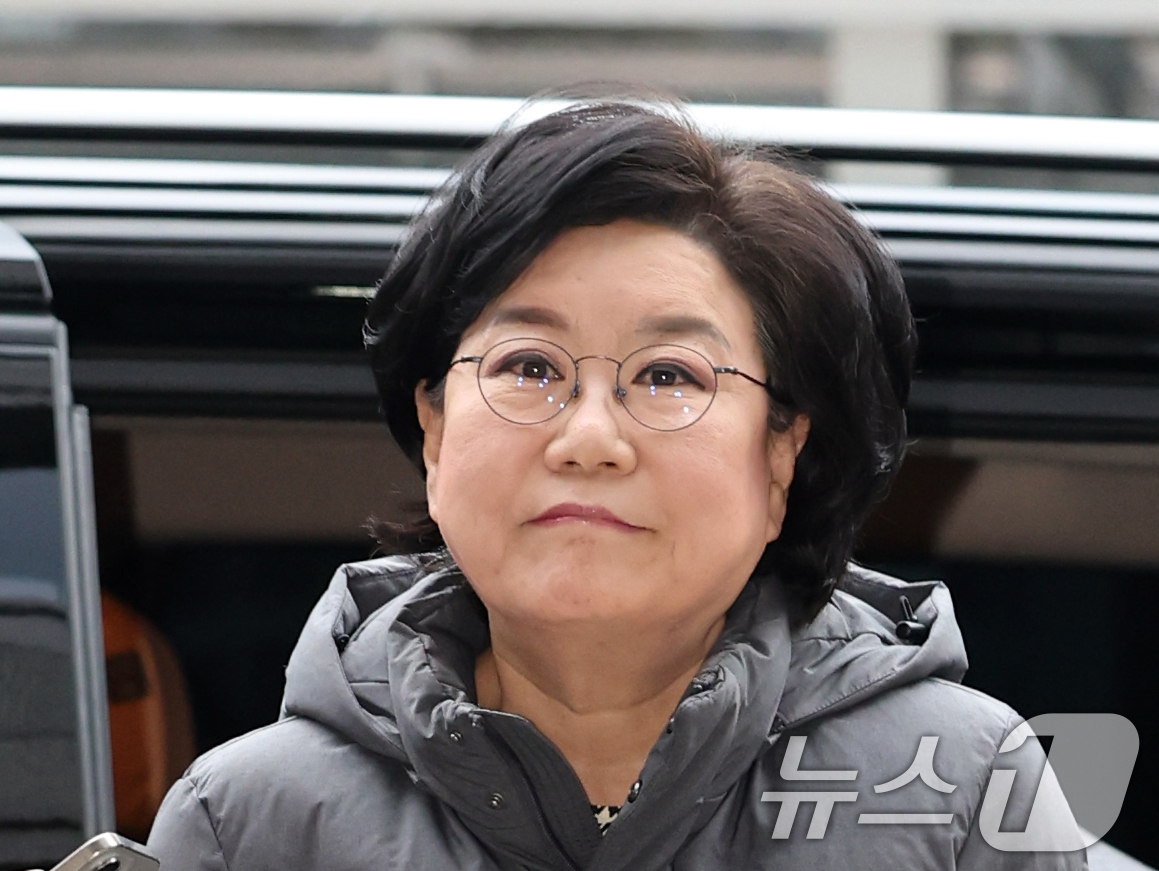 (서울=뉴스1) 황기선 기자 = 이혜훈 기획예산처 장관 후보자가 15일 오전 서울 중구 예금보험공사에 마련된 인사청문회 준비 사무실로 출근하고 있다.  2026.1.15/뉴스1