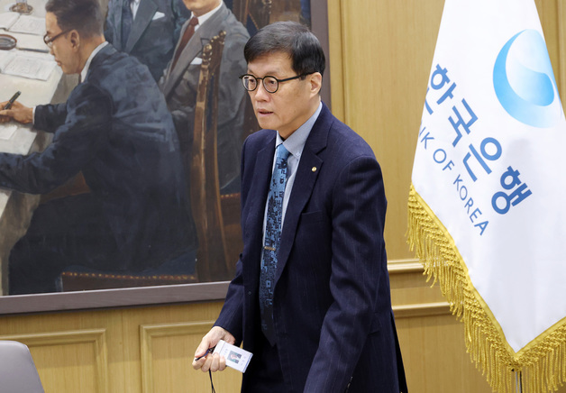 [속보] 이창용 "최근 환율 과도한 저평가…베선트도 그래서 언급한 것"