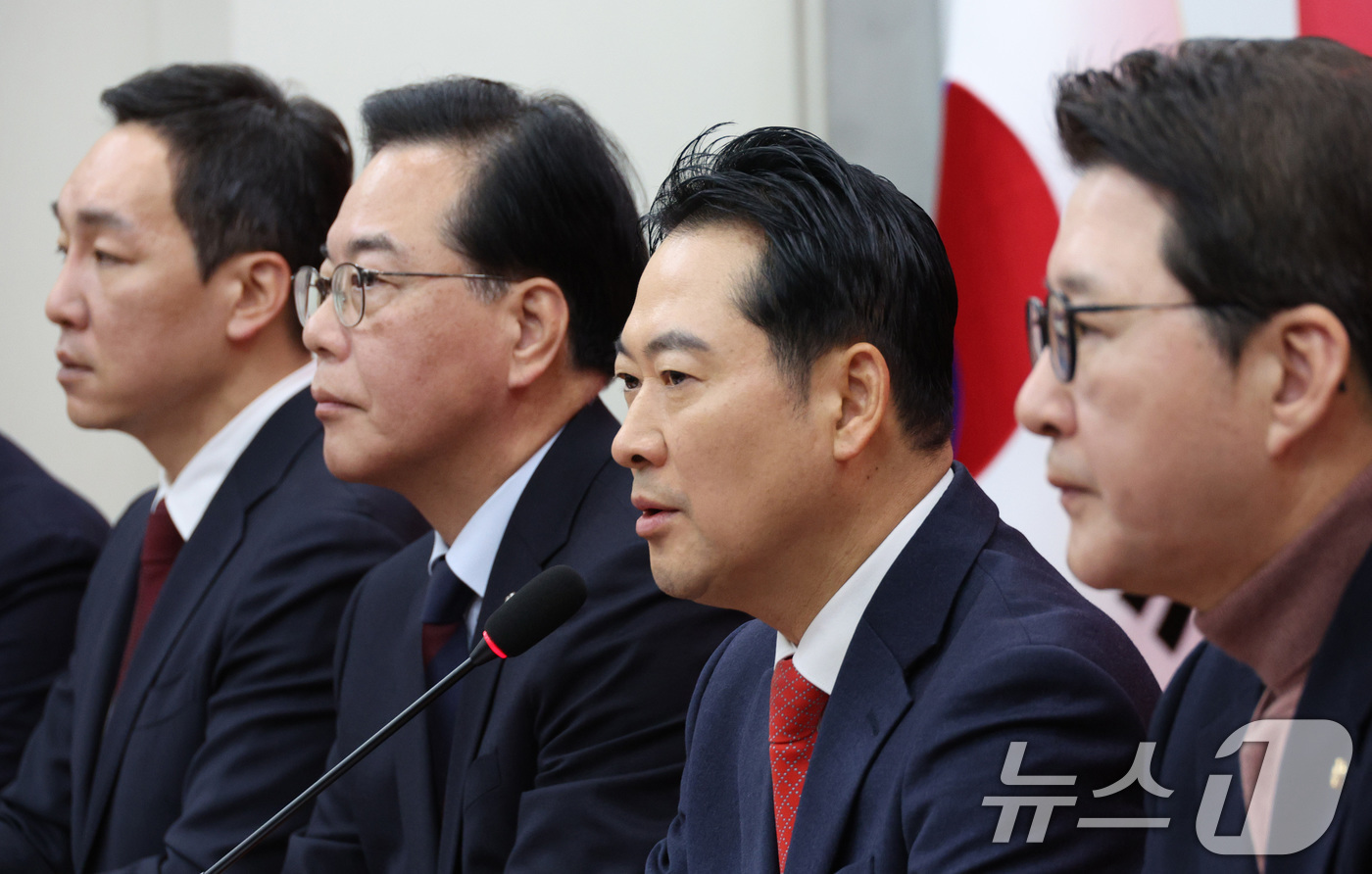 (서울=뉴스1) 신웅수 기자 = 장동혁 국민의힘 대표가 15일 서울 여의도 국회에서 열린 최고위원회의에서 발언하고 있다. 2026.1.15/뉴스1