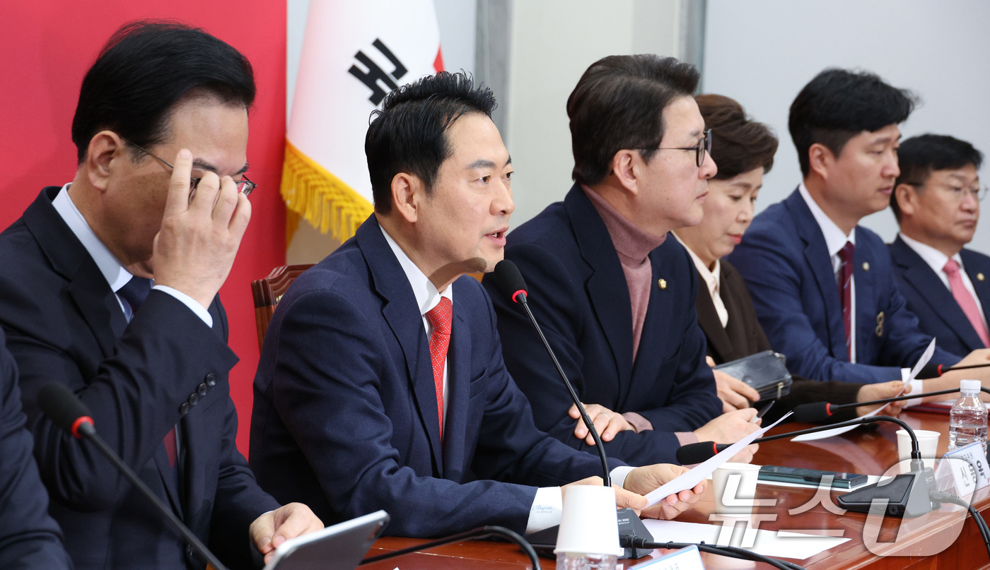 (서울=뉴스1) 신웅수 기자 = 장동혁 국민의힘 대표가 15일 서울 여의도 국회에서 열린 최고위원회의에서 발언하고 있다. 2026.1.15/뉴스1