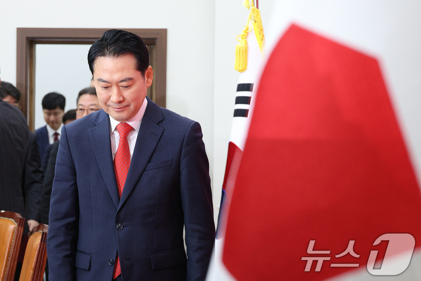 (서울=뉴스1) 신웅수 기자 = 장동혁 국민의힘 대표가 15일 서울 여의도 국회에서 열린 최고위원회의에 참석하고 있다. 2026.1.15/뉴스1