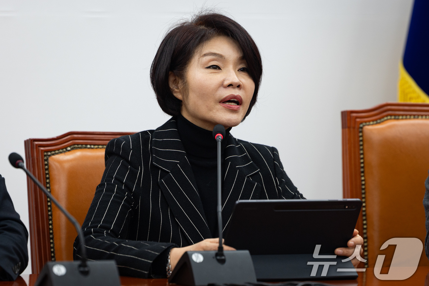 (서울=뉴스1) 유승관 기자 = 한정애 더불어민주당 정책위의장이 15일 서울 여의도 국회에서 열린 정책조정회의에서 모두 발언을 하고 있다. 2026.1.15/뉴스1