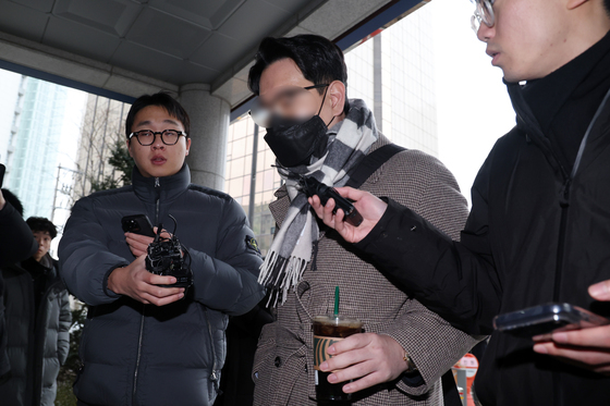 경찰 참고인 조사 향하는 김병기 전 보좌관
