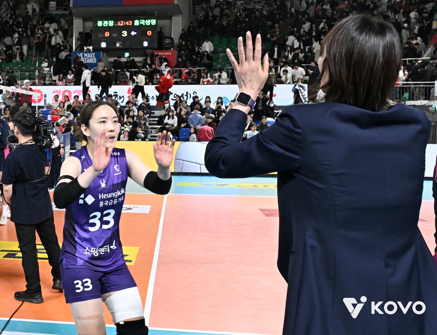 본문 이미지 - 요시하라 토모코 감독은 최근 이나연을 주전 세터로 중용하고 있다. (KOVO 제공)