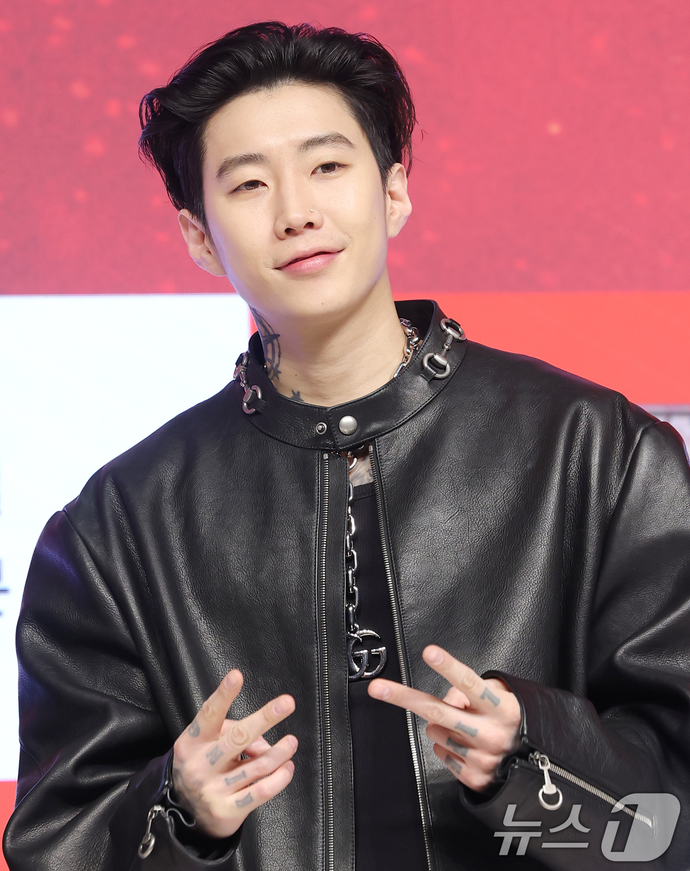 (서울=뉴스1) 권현진 기자 = 가수 겸 프로듀서 지코가 15일 오전 서울 강남구 엘리에나호텔에서 열린 Mnet ‘쇼미더머니12’ 제작발표회에 참석해 포즈를 취하고 있다. 2026 …