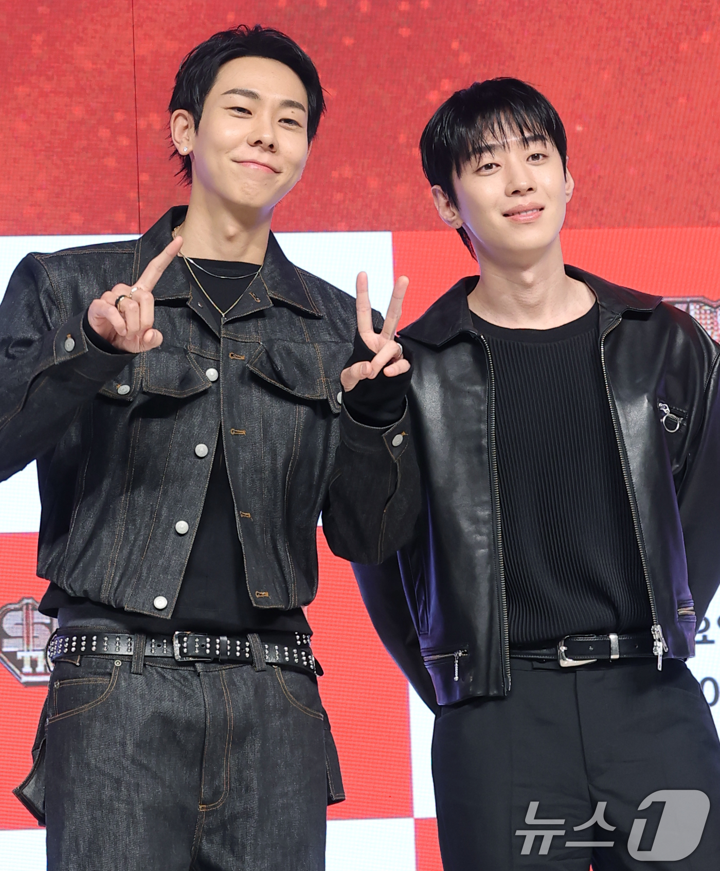 (서울=뉴스1) 권현진 기자 = 가수 겸 프로듀서 로꼬와 그레이(오른쪽)가 15일 오전 서울 강남구 엘리에나호텔에서 열린 Mnet ‘쇼미더머니12’ 제작발표회에 참석해 포즈를 취하 …