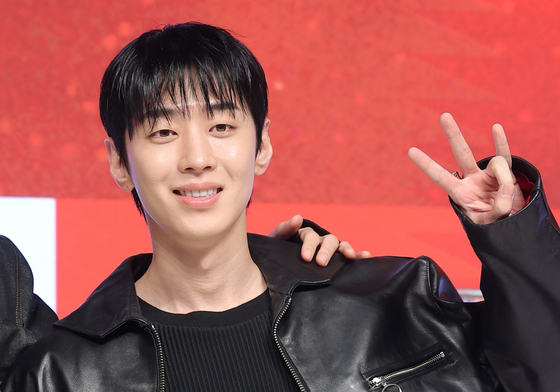 그레이, 빛나는 미소