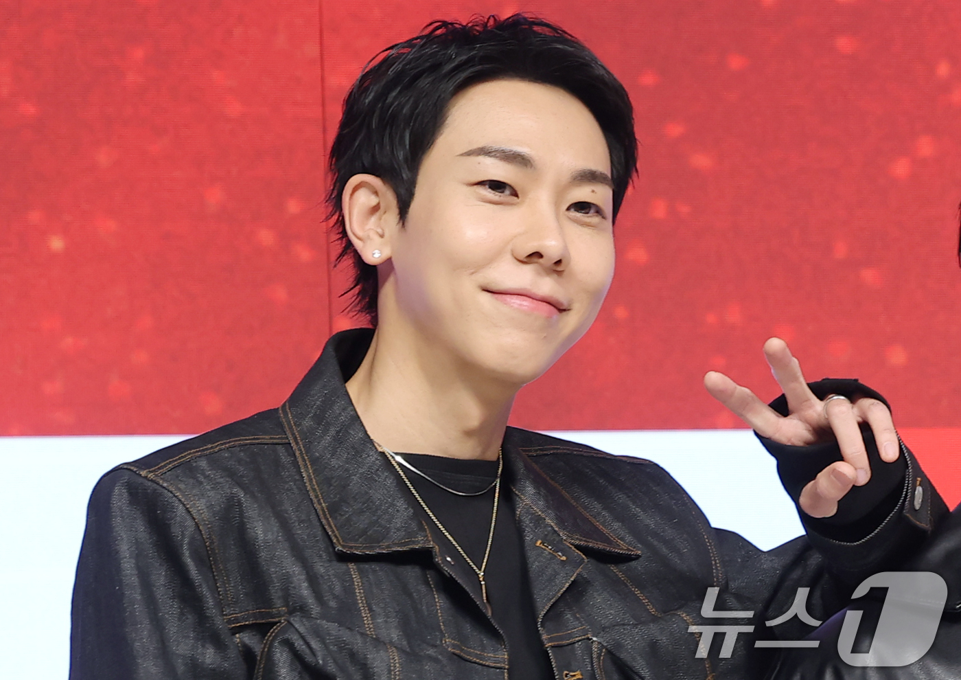 (서울=뉴스1) 권현진 기자 = 가수 겸 프로듀서 로꼬가 15일 오전 서울 강남구 엘리에나호텔에서 열린 Mnet ‘쇼미더머니12’ 제작발표회에 참석해 포즈를 취하고 있다. 2026 …