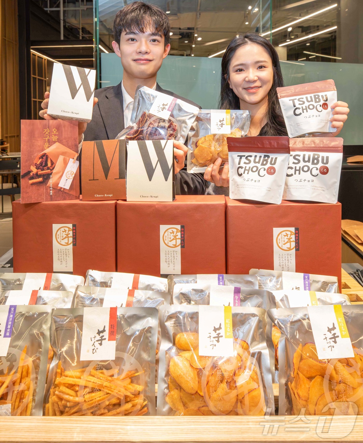 (서울=뉴스1) = 현대백화점은 오는 3월 4일까지 더현대 서울 지하 1층에서 일본 전통 고구마 디저트 브랜드 ‘이모야킨지로’의 국내 첫 팝업스토어를 진행한다고 15일 밝혔다. 사 …