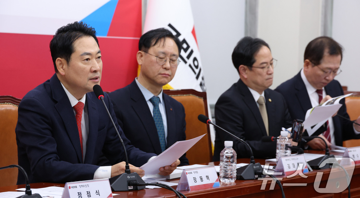 (서울=뉴스1) 신웅수 기자 = 장동혁 국민의힘 대표가 15일 서울 여의도 국회에서 열린 제1차 민생경제 점검회의에서 발언하고 있다. 2026.1.15/뉴스1